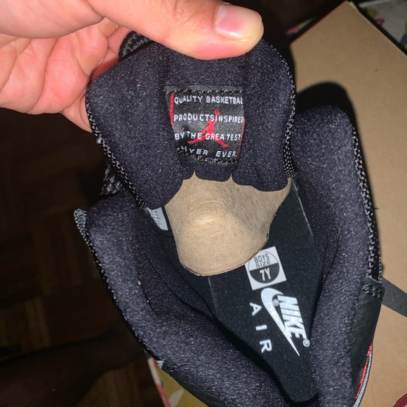 Air Jordan bred 11s - Picture 8 of 8